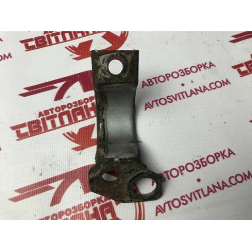 Кронштейн втулки стабілізатора правий Fiat Doblo 2006- 46741682